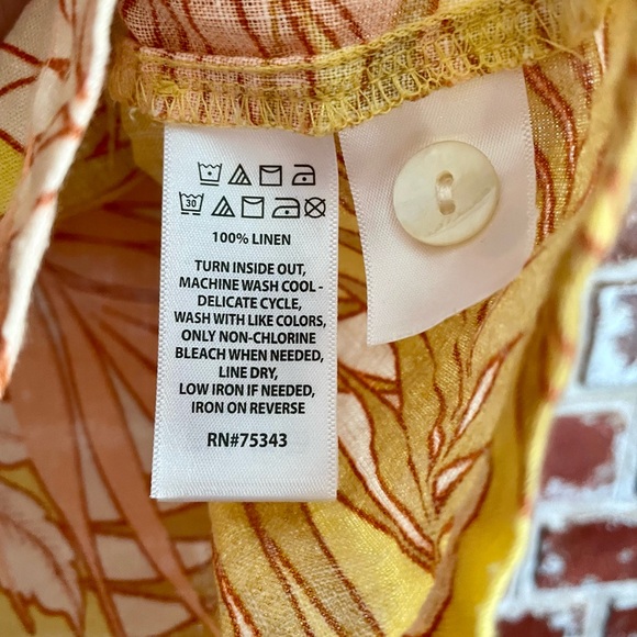 Tahari Women's Tropical Leaf Print Blouse - Yellow and Pink. Women’s XL - Picture 6 of 10